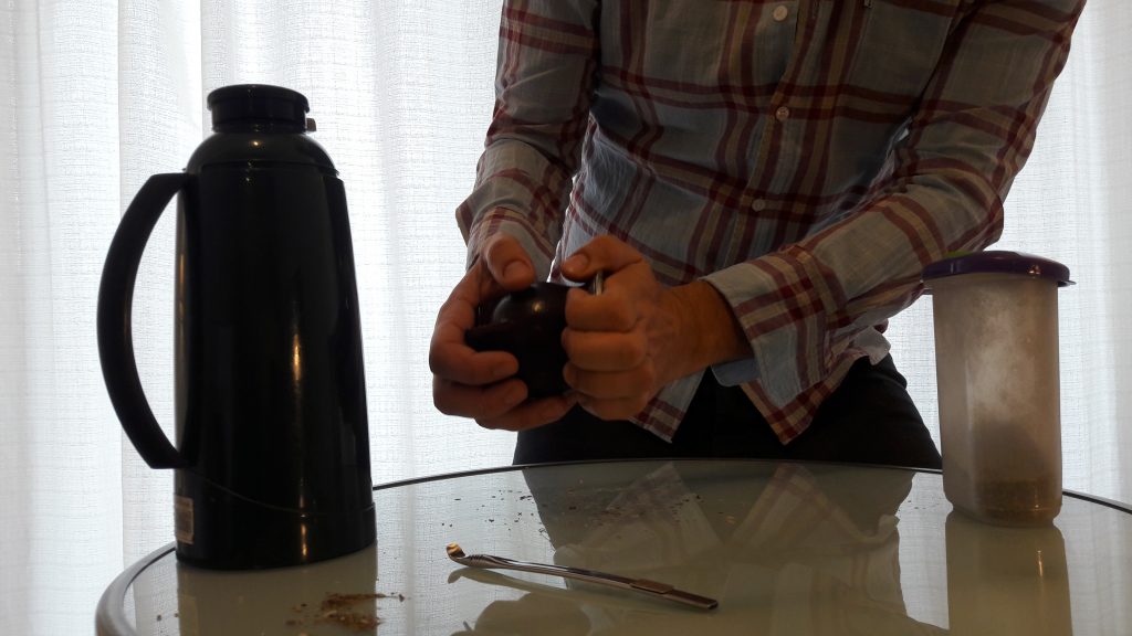 How to make yerba mate,  step3: remove yerba powder